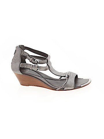 Isola Wedges (view 1)