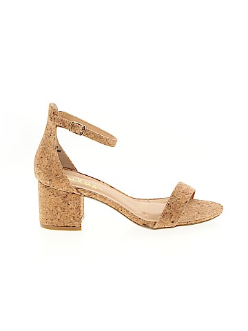 Lulu's Heels (view 1)