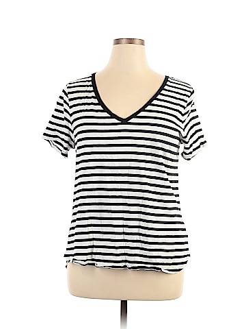 Old Navy Short Sleeve T-Shirt (view 1)
