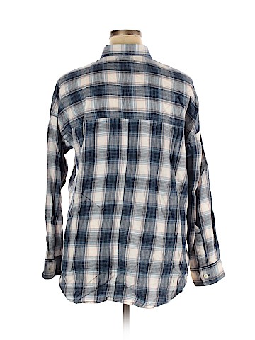 Old Navy Long Sleeve Button-Down Shirt (view 2)
