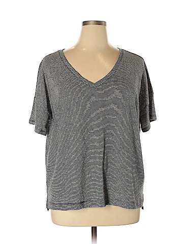 Old Navy Short Sleeve T-Shirt (view 1)