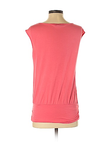 Jennifer Lopez Sleeveless Top (view 2)