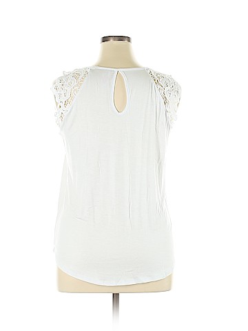 No Boundaries Short Sleeve Top (view 2)