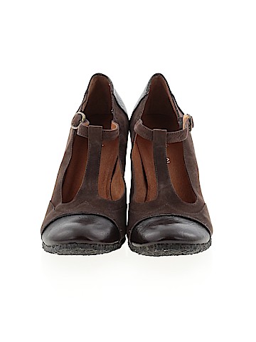 One of 2 Heels (view 2)