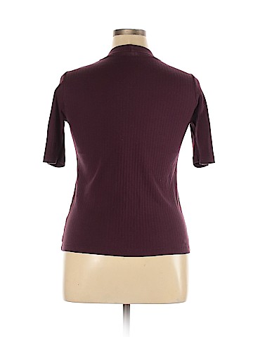 Uniqlo Short Sleeve T-Shirt (view 2)