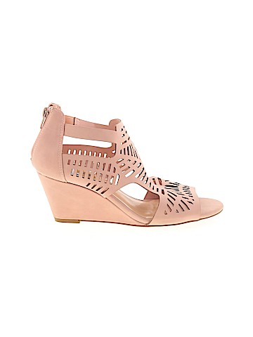 Jasmin Wedges (view 1)