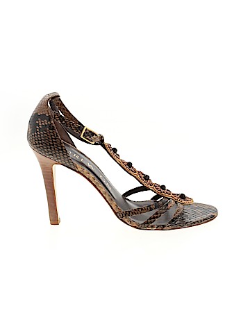 Andrew Gn Heels (view 1)