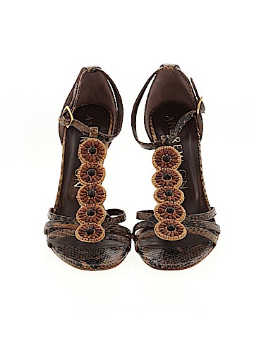 Andrew Gn Heels (view 2)