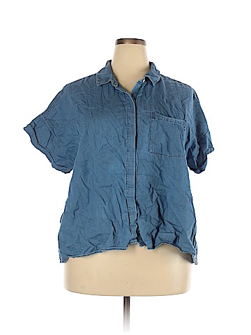 Old Navy Short Sleeve Button-Down Shirt (view 1)