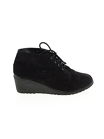 Carina Wedges (view 1)