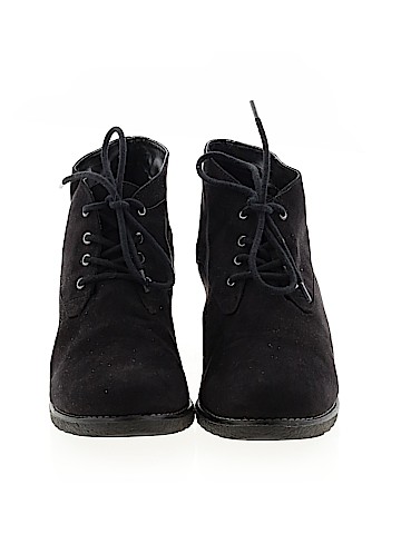 Carina Wedges (view 2)