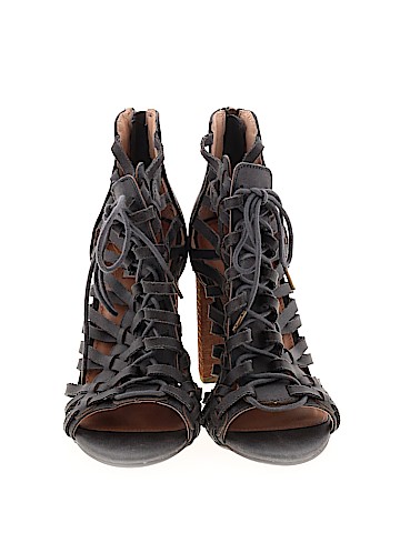 Not Rated Heels (view 2)