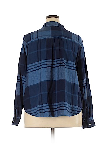 Old Navy Long Sleeve Button-Down Shirt (view 2)