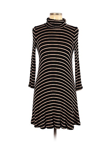 American Eagle Outfitters Casual Dress (view 1)