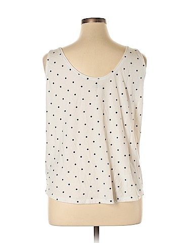 Old Navy Sleeveless T-Shirt (view 2)