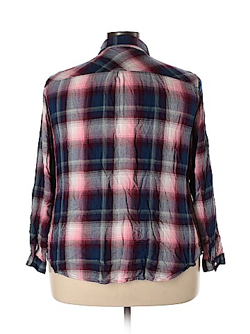 Maurices Long Sleeve Button-Down Shirt (view 2)