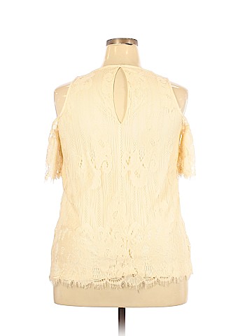 Maurices Short Sleeve Top (view 2)