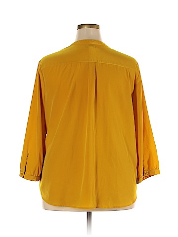 Old Navy Long Sleeve Button-Down Shirt (view 2)