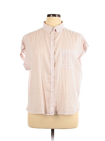 American Eagle Outfitters Short Sleeve Button-Down Shirt (view 1)