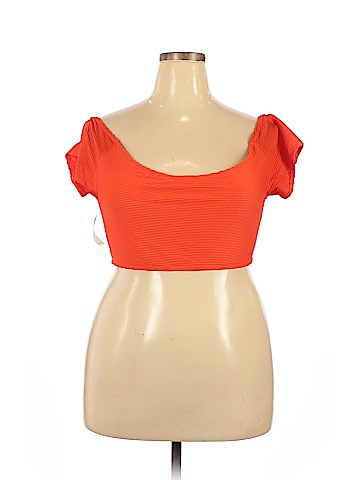 Nike Short Sleeve Top (view 1)