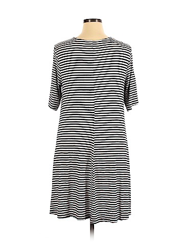 Old Navy Casual Dress (view 2)