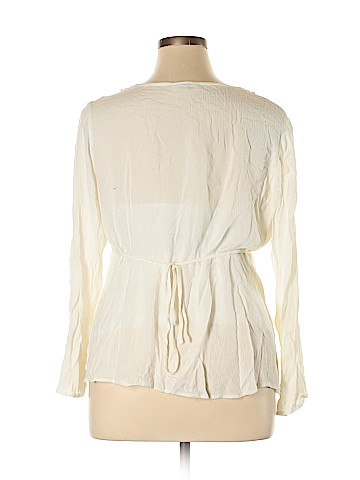 Liz Lange Maternity 3/4 Sleeve Top (view 2)