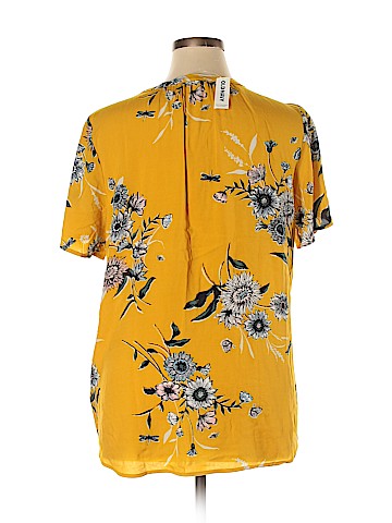 Old Navy Short Sleeve Blouse (view 2)