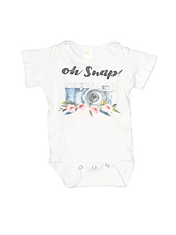 Laughing Giraffe Short Sleeve Onesie (view 1)