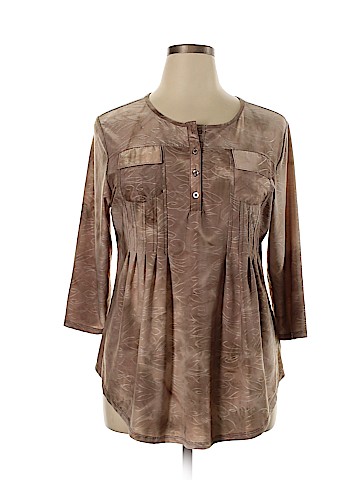 Eve & Maddie 3/4 Sleeve Top (view 1)