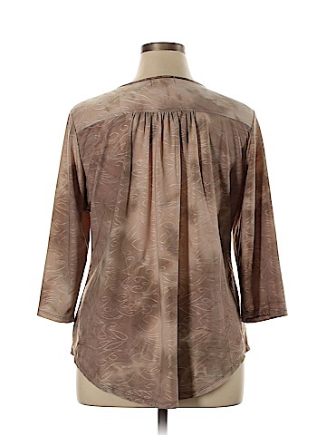 Eve & Maddie 3/4 Sleeve Top (view 2)