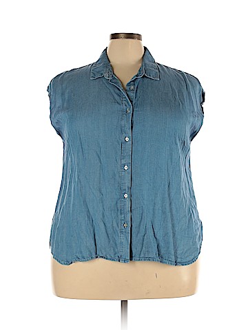 Forever 21 Plus Short Sleeve Button-Down Shirt (view 1)