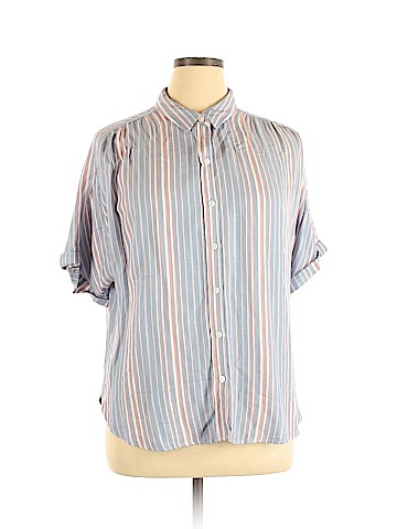 Universal Thread Short Sleeve Button-Down Shirt (view 1)