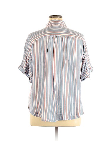 Universal Thread Short Sleeve Button-Down Shirt (view 2)