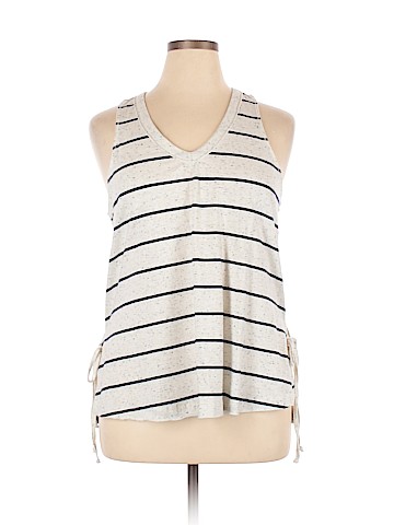 Universal Thread Sleeveless T-Shirt (view 1)