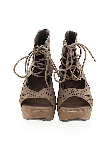 Pierre Dumas Wedges (view 2)