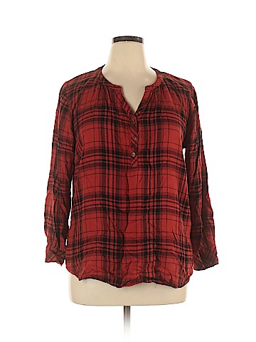 Universal Thread Long Sleeve Button-Down Shirt (view 1)