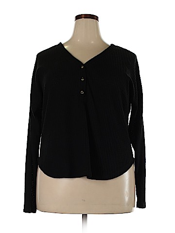 colsie Long Sleeve Top (view 1)