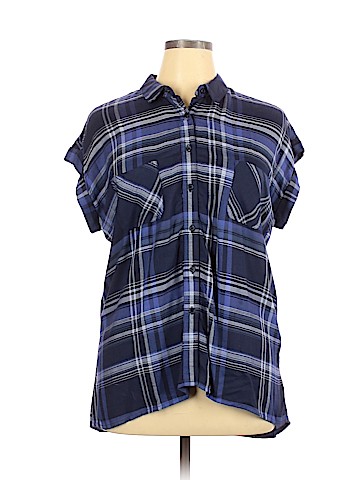 Mossimo Supply Co. Short Sleeve Button-Down Shirt (view 1)