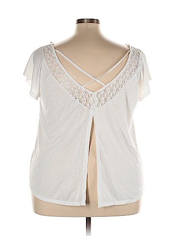 Extra Touch Short Sleeve Top (view 2)