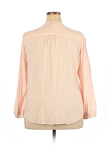 Old Navy Long Sleeve Button-Down Shirt (view 2)