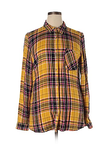 Maurices Long Sleeve Button-Down Shirt (view 1)