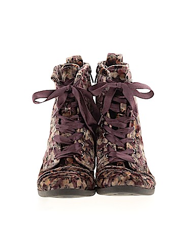 Stevies Boots (view 2)