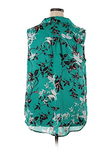 Liz Claiborne Sleeveless Button-Down Shirt (view 2)