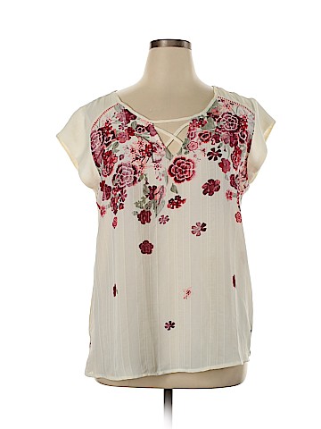 Maurices Short Sleeve Top (view 1)