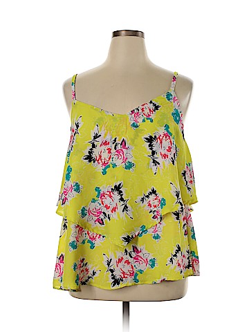 Universal Thread Sleeveless Blouse (view 1)