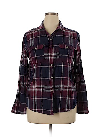 Universal Thread Long Sleeve Button-Down Shirt (view 1)