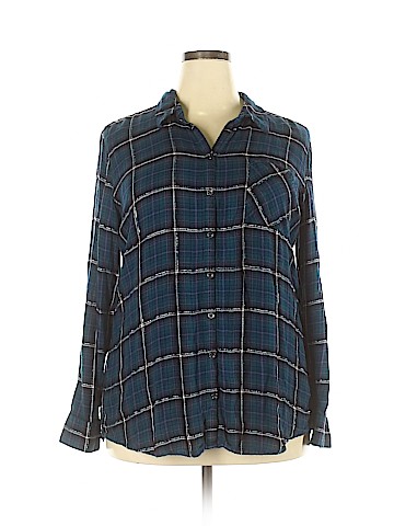 Maurices Long Sleeve Button-Down Shirt (view 1)