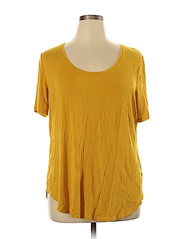 Old Navy Short Sleeve T-Shirt (view 1)