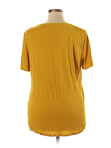 Old Navy Short Sleeve T-Shirt (view 2)