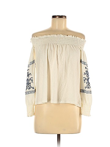 American Eagle Outfitters 3/4 Sleeve Top (view 1)